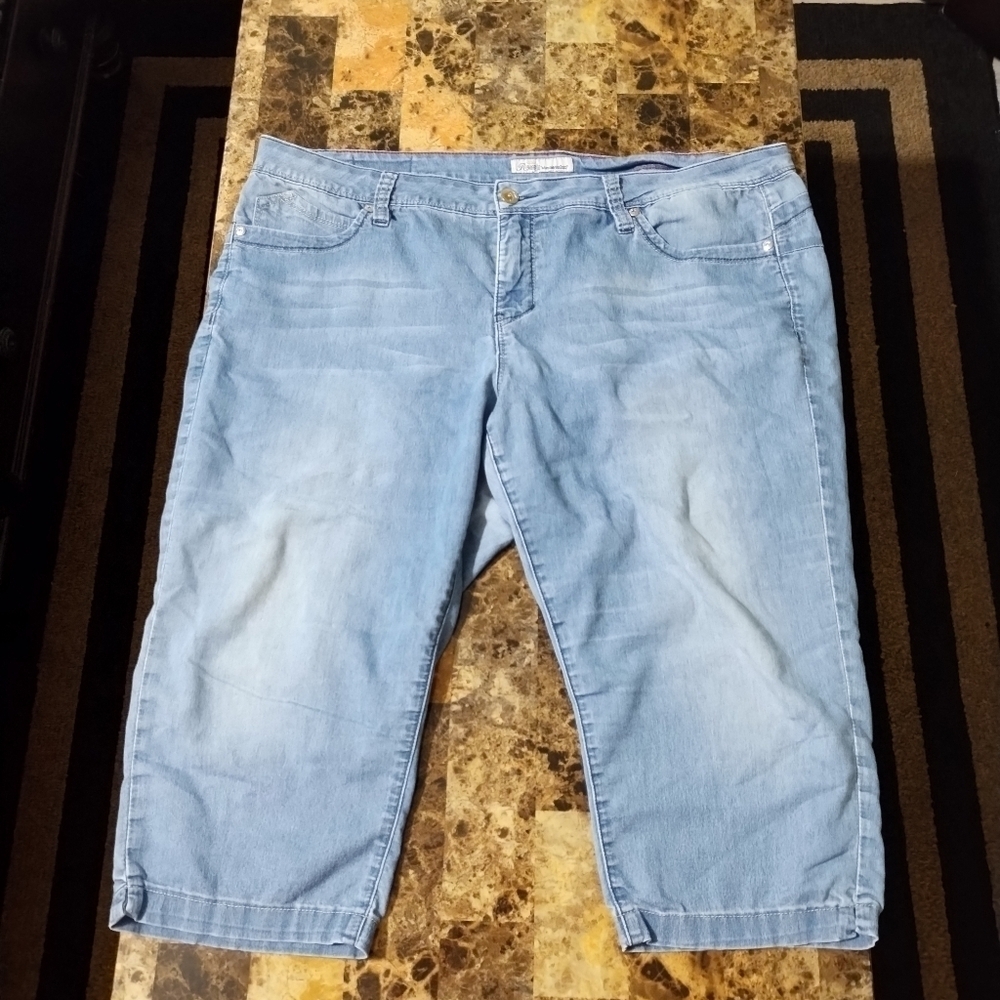 Women's royalty Bermuda shorts